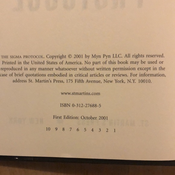 Bundle of Three Hardcover Books by Robert Ludlum - Picture 6 of 14